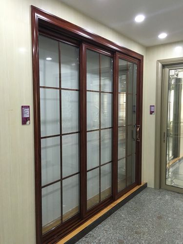 主营:万佳泓不锈钢板门,森皇原木门,泰居乐锌合金门,佳沽斯整体门窗